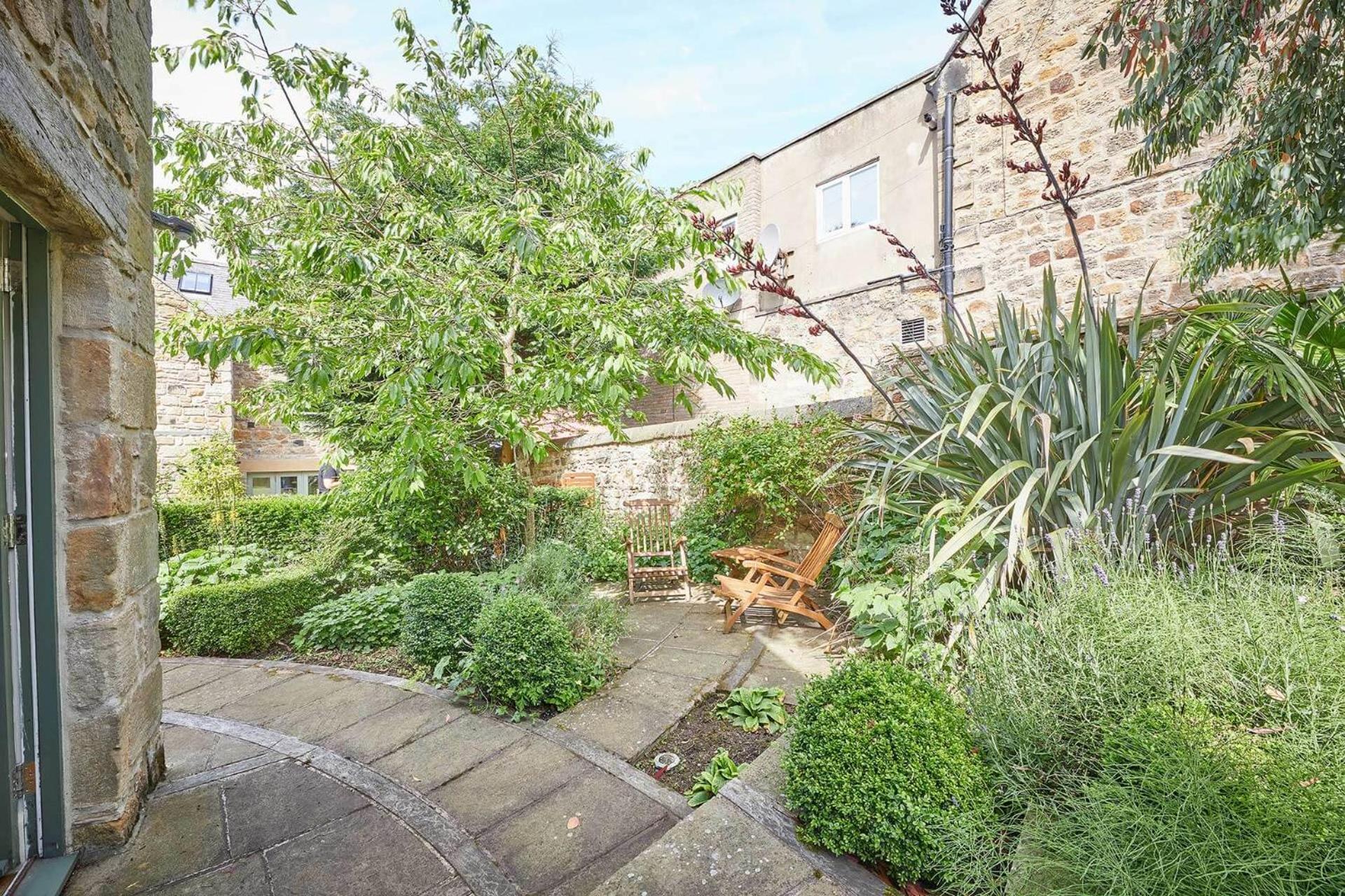 Garden Stable At Hallsteads: Luxury Stone Cottage, With Parking アルンマス エクステリア 写真