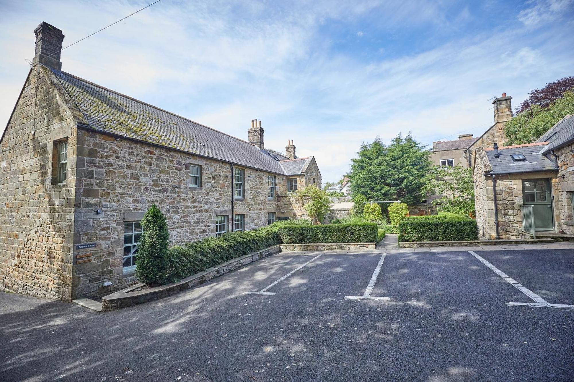 Garden Stable At Hallsteads: Luxury Stone Cottage, With Parking アルンマス エクステリア 写真